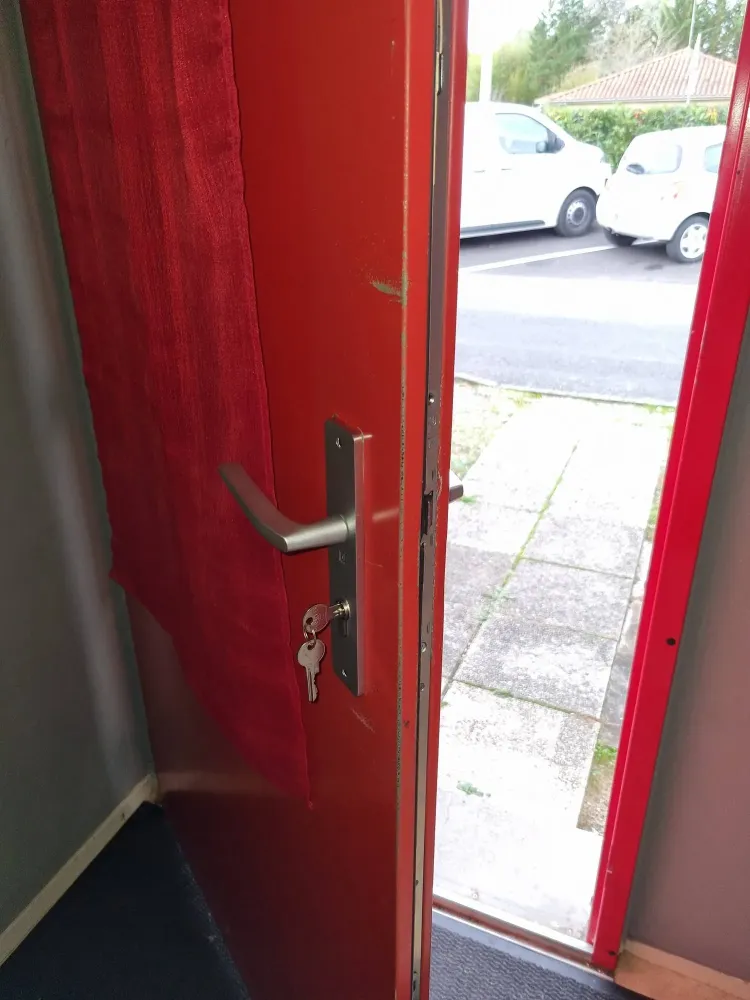 Ouverture de porte près de Champcevinel